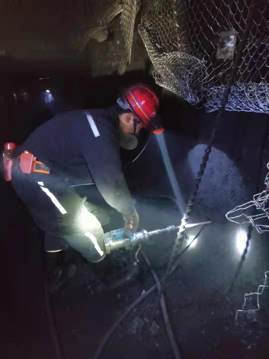 煤矿.jpg 煤矿.jpg