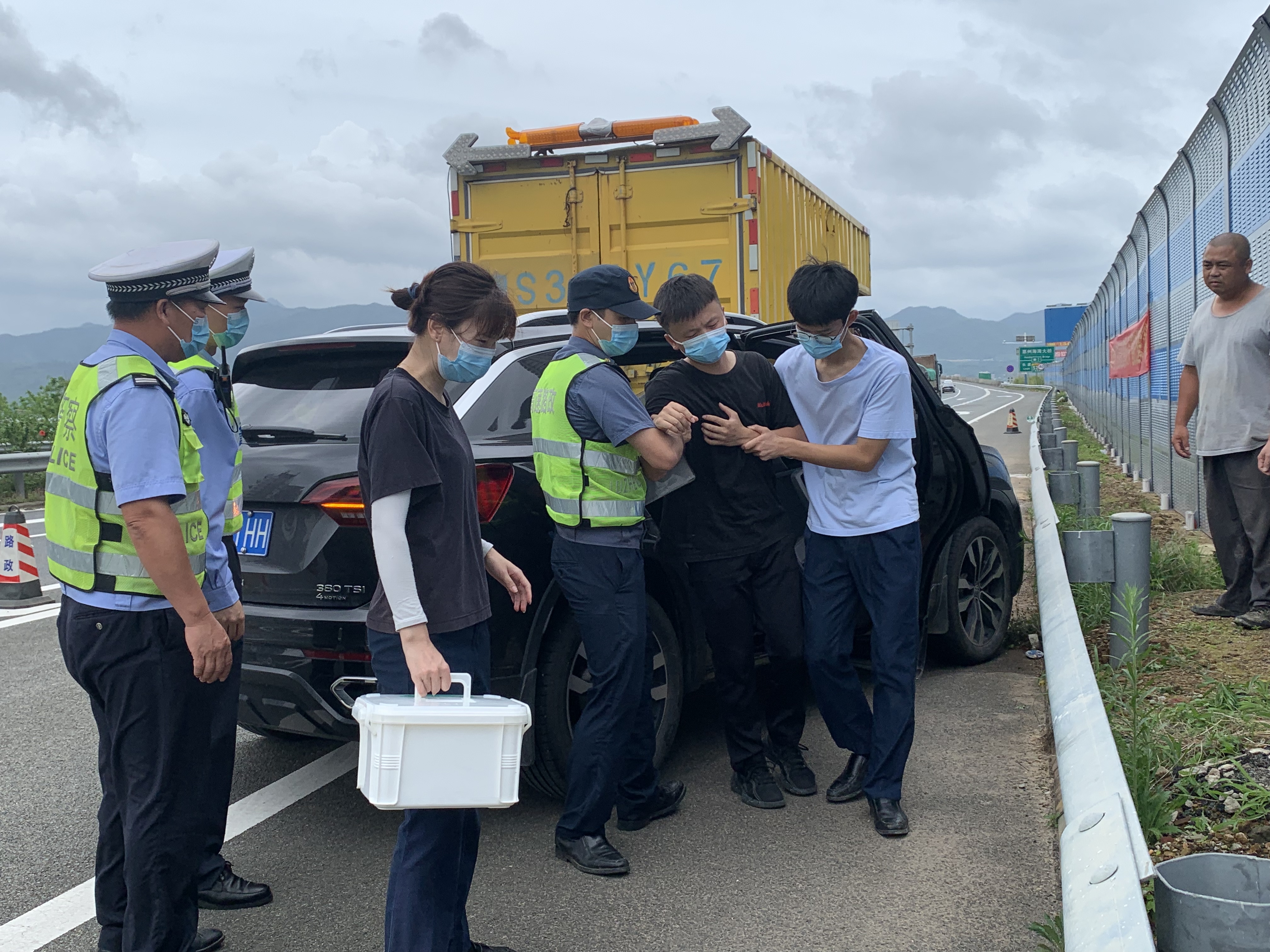 2f交通事故演练现场.jpg 2f交通事故演练现场.jpg