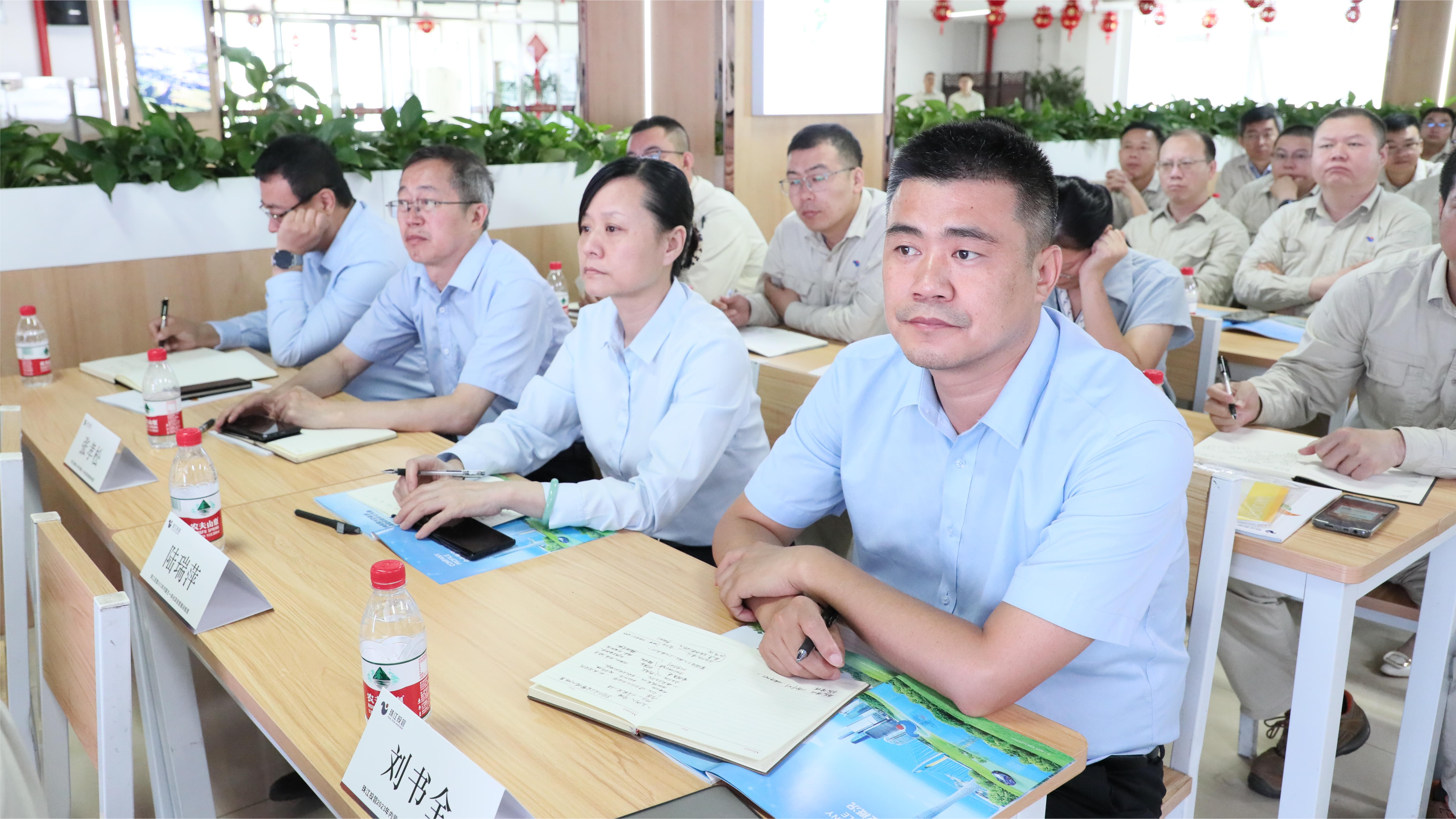 学习现场2.JPG 学习现场2.JPG